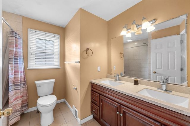 72 Paulson Dr, West Springfield, MA 01089
