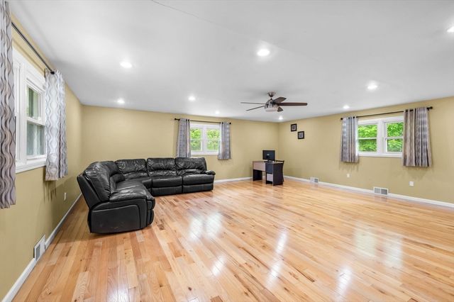 72 Paulson Dr, West Springfield, MA 01089