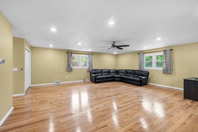 72 Paulson Dr, West Springfield, MA 01089