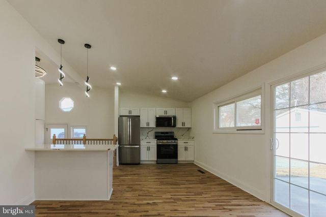 8206 ARROWHEAD RD, Pikesville, MD 21208