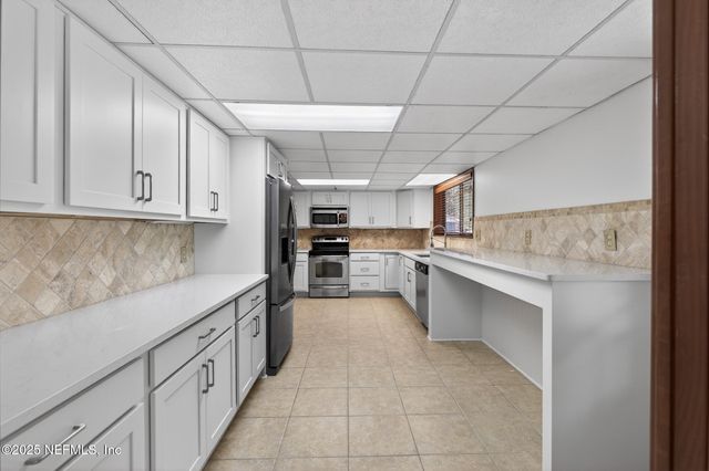 12852 LONGVIEW Drive W, Jacksonville, FL 32223