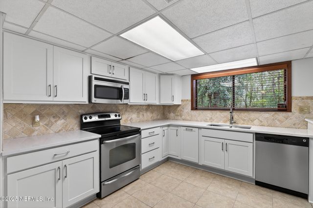 12852 LONGVIEW Drive W, Jacksonville, FL 32223