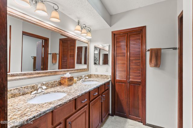 12852 LONGVIEW Drive W, Jacksonville, FL 32223