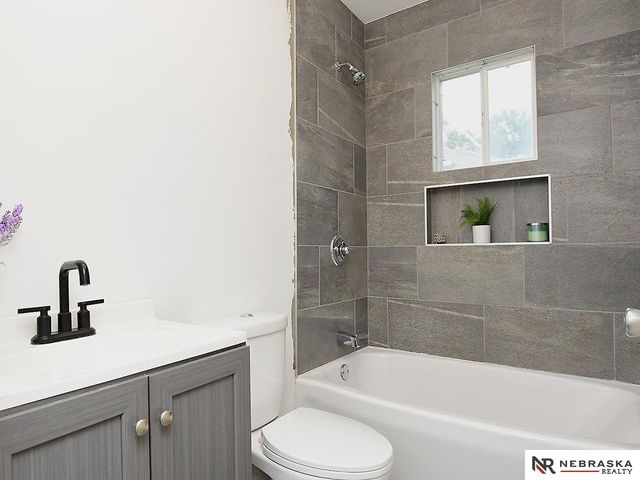 2553 Monroe Street, Omaha, NE 68107