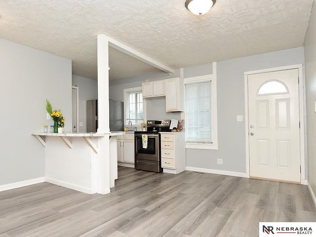 2553 Monroe Street, Omaha, NE 68107