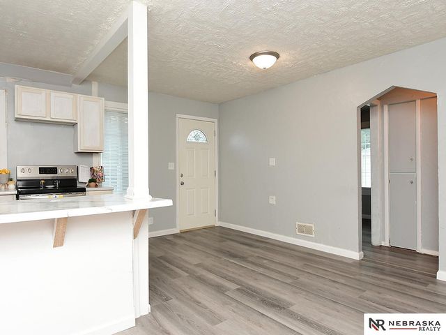 2553 Monroe Street, Omaha, NE 68107