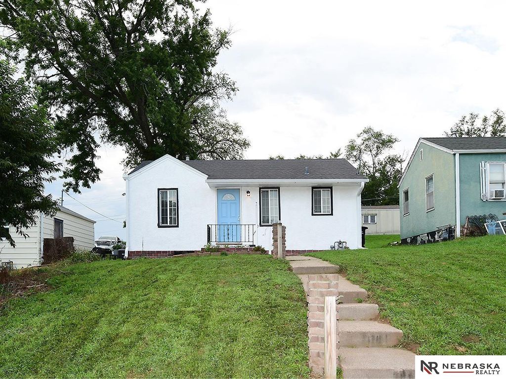 2553 Monroe Street, Omaha, NE 68107