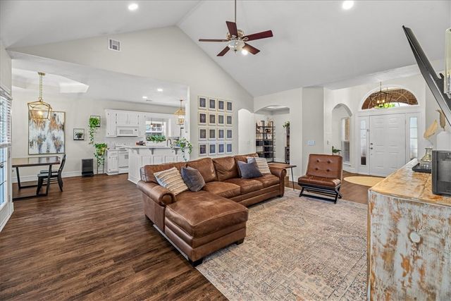 605 SW Duke Avenue, Bentonville, AR 72712
