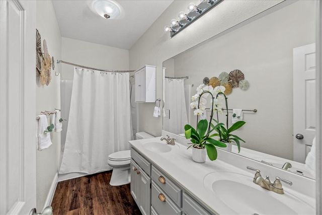 605 SW Duke Avenue, Bentonville, AR 72712