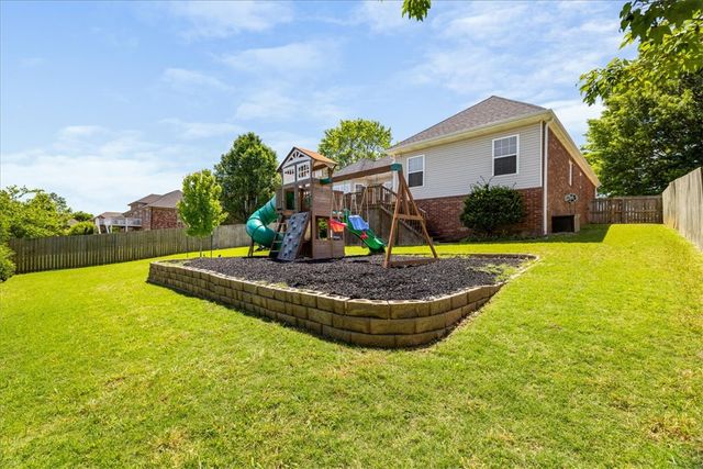 605 SW Duke Avenue, Bentonville, AR 72712