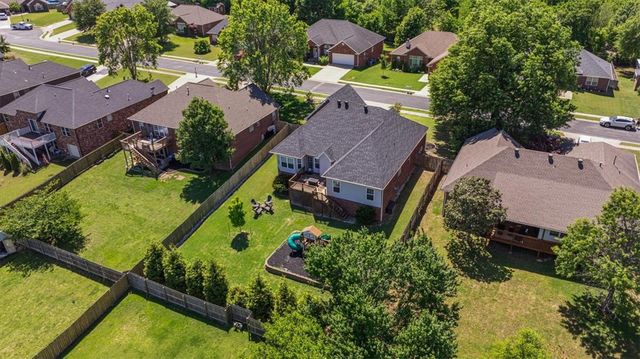 605 SW Duke Avenue, Bentonville, AR 72712