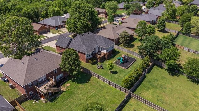 605 SW Duke Avenue, Bentonville, AR 72712