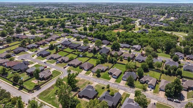 605 SW Duke Avenue, Bentonville, AR 72712