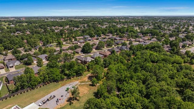 605 SW Duke Avenue, Bentonville, AR 72712