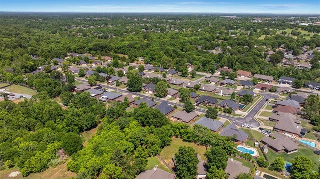 605 SW Duke Avenue, Bentonville, AR 72712