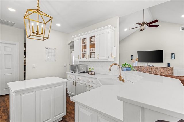 605 SW Duke Avenue, Bentonville, AR 72712
