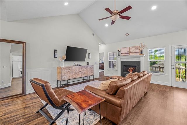 605 SW Duke Avenue, Bentonville, AR 72712