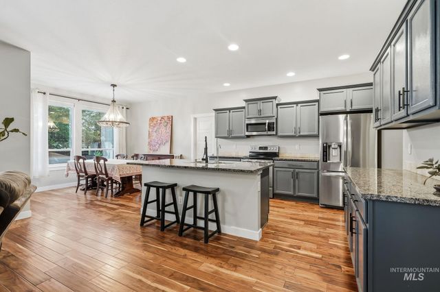 5120 N Diamond Creek Ave, Meridian, ID 83646