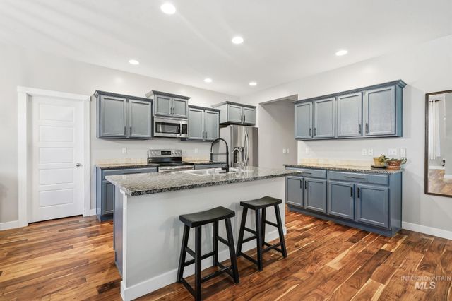 5120 N Diamond Creek Ave, Meridian, ID 83646