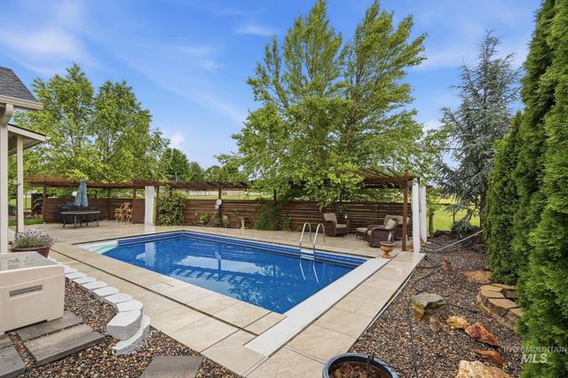 5120 N Diamond Creek Ave, Meridian, ID 83646