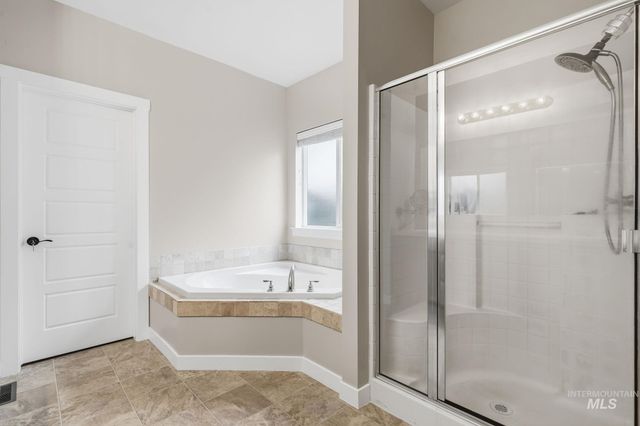 5120 N Diamond Creek Ave, Meridian, ID 83646