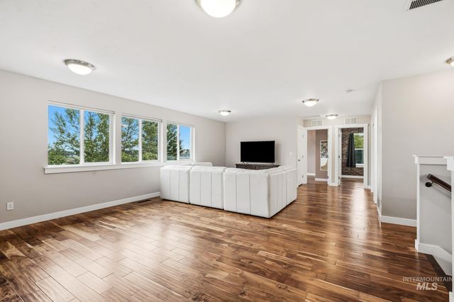 5120 N Diamond Creek Ave, Meridian, ID 83646