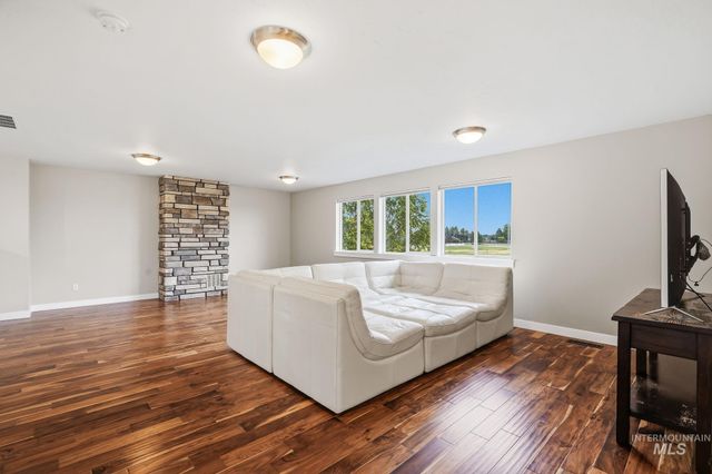 5120 N Diamond Creek Ave, Meridian, ID 83646