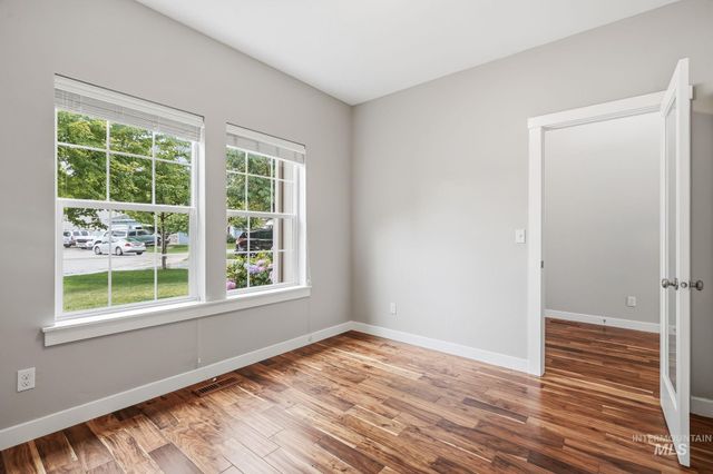 5120 N Diamond Creek Ave, Meridian, ID 83646