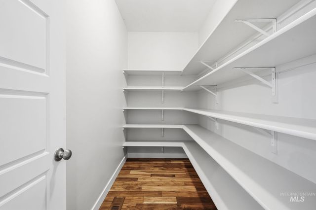 5120 N Diamond Creek Ave, Meridian, ID 83646