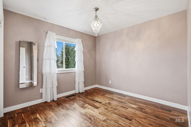 5120 N Diamond Creek Ave, Meridian, ID 83646