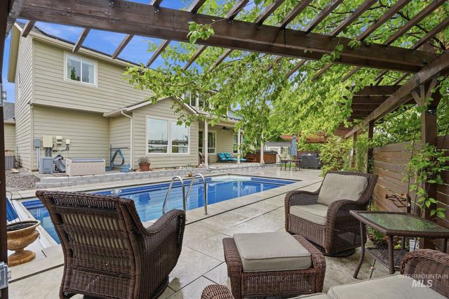 5120 N Diamond Creek Ave, Meridian, ID 83646