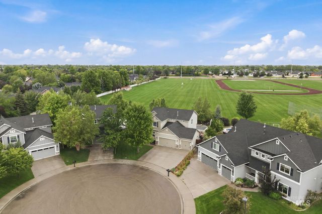 5120 N Diamond Creek Ave, Meridian, ID 83646