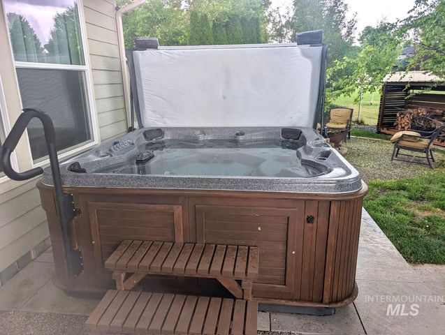5120 N Diamond Creek Ave, Meridian, ID 83646