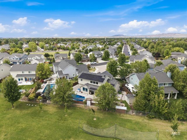 5120 N Diamond Creek Ave, Meridian, ID 83646