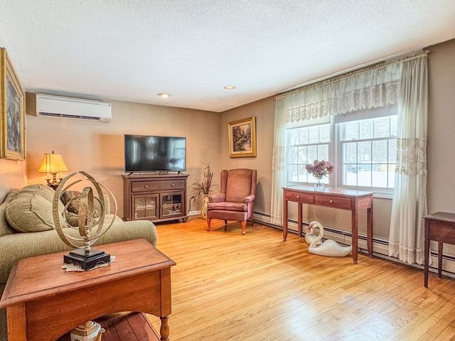 132 Poplar Street, Greenfield, MA 01301