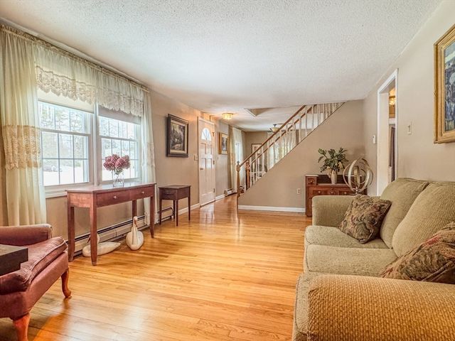 132 Poplar Street, Greenfield, MA 01301