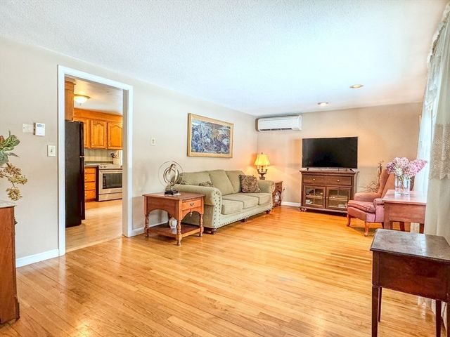 132 Poplar Street, Greenfield, MA 01301