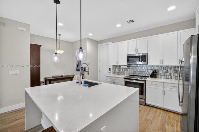 1402 SW 4th Ave, Fort Lauderdale, FL 33315