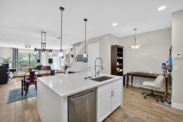 1402 SW 4th Ave, Fort Lauderdale, FL 33315