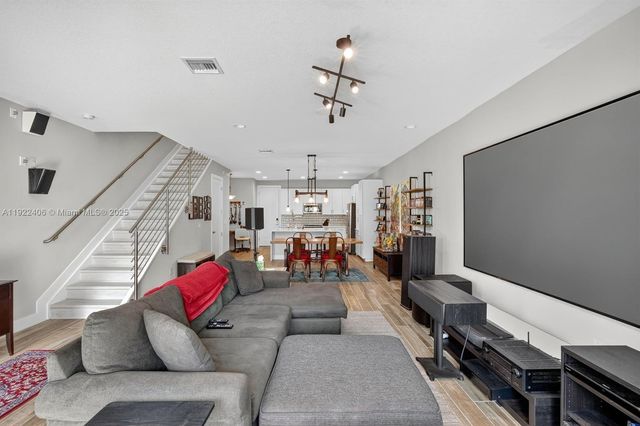 1402 SW 4th Ave, Fort Lauderdale, FL 33315