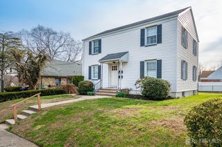 346 N 6th Avenue N, Manville, NJ 08835