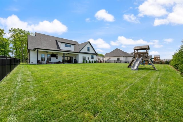 863 Shady Bluff Trl, Clarksville, TN 37043