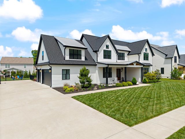 863 Shady Bluff Trl, Clarksville, TN 37043
