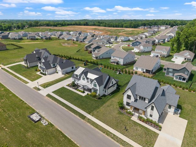 863 Shady Bluff Trl, Clarksville, TN 37043
