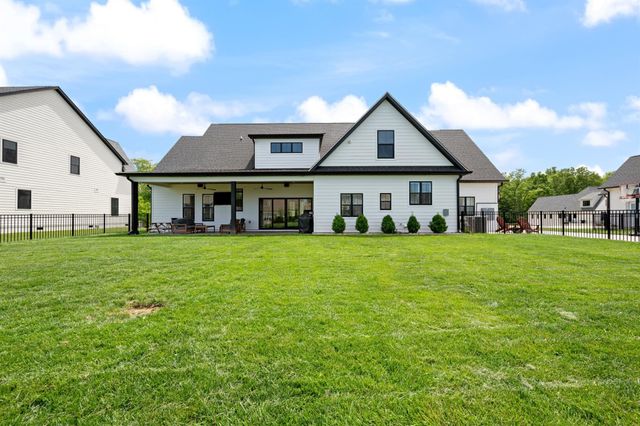 863 Shady Bluff Trl, Clarksville, TN 37043