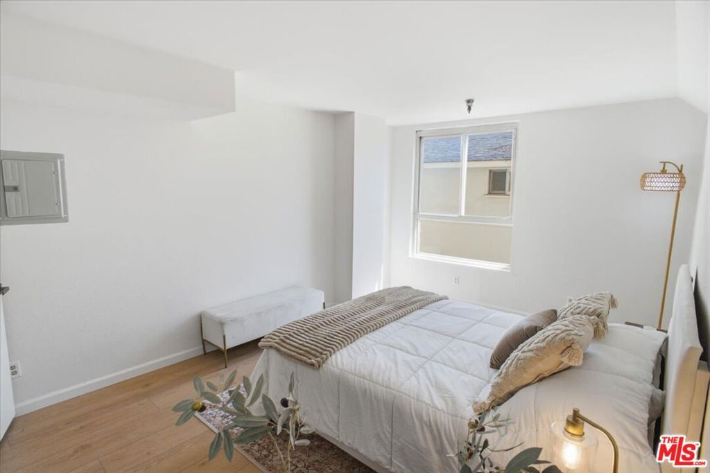5143 Bakman Avenue 203, Los Angeles, CA 91601 — photo 5