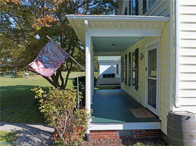 140 Morris Creek LN, Mathews, VA 23109