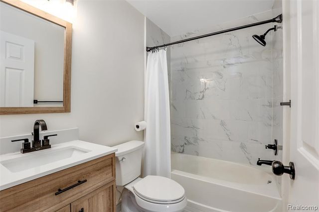 1111 Beaver Run, Troy, MI 48083