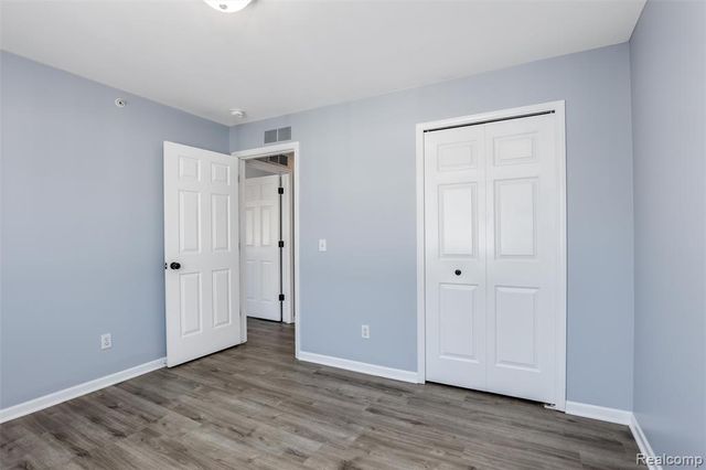 1111 Beaver Run, Troy, MI 48083