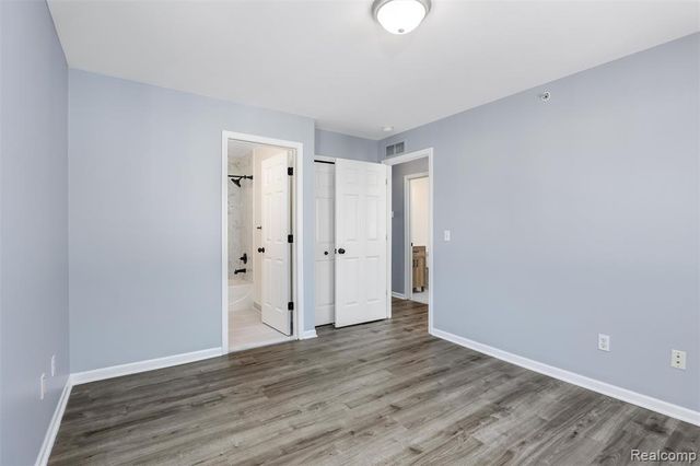 1111 Beaver Run, Troy, MI 48083